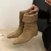 Botas de Temporada Primer Encuentro: Botines Cuadrados Estilo Coreano, Aumento de Altura Interior de 4 cm, Adelgazantes y Versátiles para Otoño e Invierno, Moda en Botines Cortos