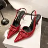 Sandálias abertas prateadas estilo vintage francês para mulheres, novo modelo de verão 2026, deslumbrantes saltos agulha de bico fino