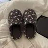 Novas Pantufas Simples para Casa 2026 para Homens e Mulheres, Pantufas Quentes para Interior e Exterior, Macias, Confortáveis, Versáteis, Pantufas de Algodão Silenciosas Venda por Atacado