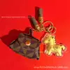 Venta al por mayor de Llavero Popular Shuibei Oro Puro 999 Nube y Caballo Colgante de Bolsa Plana Impreso Adorno de Regalo Exquisito