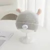 Chapéu de pulôver infantil com orelhas de coelho 3D para outono e inverno, gorro quente com listras verticais de desenho animado, fofo e à prova de vento para meninos e meninas