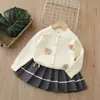 Conjunto de Dos Piezas de Cárdigan y Suéter Otoño 2025 para Niñas con Flores Hechas a Mano, Conjunto de Suéter JK de Exportación