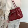 Bolsa de Mão Bolsa Tote para o Trabalho Moda Feminina Pingente Bolsa de Ombro Retrô Outono Novo Estilo Borboleta Brilhante Grande Capacidade 2026