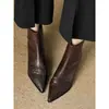 Botas femininas retrô estilo francês, bico fino, salto grosso, cano justo em stretch, novas botas de tornozelo versáteis e estilosas para outono e inverno 2025