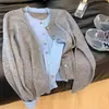 Suéter cárdigan de punto de dos piezas falsas color block estilo coreano de alta gama para mujer, primavera y otoño, adelgazante, corte holgado y top elegante