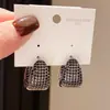 Brincos Geométricos em Zircônia Estilo Levemente Luxuoso Gota d'Água Estilo Europeu e Americano Personalidade Única Brincos da Moda de Alta Qualidade para Mulheres