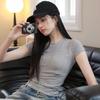Suéter Nicho Rosa de Manga Corta para Mujer con Hombro Derecho Descubierto 2025 Verano Ajustado Versátil Elástico Dulce Top Estilo Ins