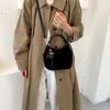 Bolso tipo cubo de moda y con estilo transfronterizo para mujer, colección otoño 2026, color liso, correa de cadena, bolso de hombro, bolso cruzado y juego de bolsos