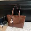 Bolso de mano grande de cuero encerado para mujer, nuevo bolso de hombro de moda 2025, bolso de mensajero elegante y versátil