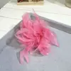 Broche de plumas estilo retro europeo y americano Suqi con un toque de alta gama, broche de plumas naturales para decoración de vestidos y sombreros