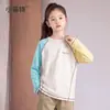 Fábrica de Ropa Infantil Xiaofei: Nueva colección de invierno de capas base engrosadas para niñas, tops casuales para niños y ropa para niños mayores