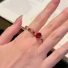 Anillo Cruzado de Fila de Rubíes y Diamantes Estilo Little Red Book Anillo Huevo Cuadriculado Ovalado de Lujo Accesible para Mujer Gama Alta