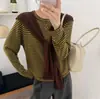 Conjunto de Tricô Duas Peças com Listras Coloridas e Gola Cachecol Casual de Caimento Solto para Mulheres, Camisa Básica Emagrecedora Casual para Outono e Inverno