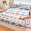 Juego de tres piezas de sábana de terciopelo de leche engrosada de dibujos animados, cálido, lavable a máquina, resistente a la suciedad, a prueba de polvo, protector de colchón de cobertura total