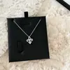 Nuevo Collar de Flor de Iris Completamente Incrustado con Diamantes para Mujer, Colgante de Diseño de Nicho de Lujo Ligero, Cadena de Acero de Titanio, Cadena para Clavícula que No se Desvanece al por Mayor