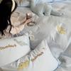 ¡Diversión Infantil Feliz! Juego de Cama de Algodón de Fibra Larga 100S de Cuatro Piezas Algodón Puro Cepillado Sábanas Funda de Edredón Juego Bordado de Tres Piezas para Estudiantes