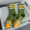 Meias absorventes de suor desodorantes masculinas para primavera e verão meias casuais ins da moda comprimento médio da panturrilha Meias listradas respiráveis meias esportivas meias