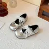 Zapatos de Princesa de Moda con Lazo de Encaje y Perlas para Niñas 2026 Primavera Nuevo Estilo Coreano Zapatos de Cuero Negro de Suela Suave para Niños