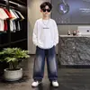 Conjunto de Ropa de Otoño para Niños 2026 Nuevo Estilo Conjunto de Dos Piezas con Sudadera y Jeans de Otoño para Niños Medianos y Mayores Atractivo Moderno a la Moda