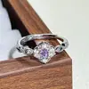 Anel Aberto Minimalista de Luxo Leve Colorido Diamante Rosa Roxo Coração Borboleta Estilo Doce Sonhador Fresco para Mulheres Anel Empilhável de Alta Qualidade
