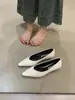 Zapatos de tacón de punta estilo retro francés para mujer 2025 Otoño Nuevo Estilo Zapatos negros para ir al trabajo