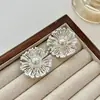 Aretes de Perla Akoya Colorida de Crisantemo Dorado, Aretes de Flor de Crisantemo Metálicos Franceses de Lujo Ligero de Venta Caliente