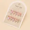 Recomendações do Xiaohongshu para Nail Art com Olho de Gato Francês, Laço de Pérola, Peças de Unha com Strass, Pontas de Unha Doces e Estilosas que Realçam o Tom de Pele Clara