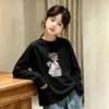 Camiseta de manga larga de algodón puro con estampado de dibujos animados para niñas, primavera y otoño, nuevo estilo 2026, top interior a la moda para niños con cuello redondo