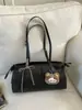 Bolsa de Ombro Estilo Retro para o Dia a Dia Feminina 2025 Outono Nova Moda de Nicho Bolsa de Mão Estilosa Casual Bolsa de Ombro