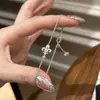 Pulseira de Flor com Zircônia Super Brilhante Estilo Quente 2025 para Mulheres, Pulseira Exquisita de Nicho de Alto Padrão, Joia de Mão Simples e Versátil