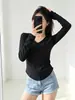 Camiseta de manga larga con cuello en V y dobladillo curvo para mujer, top sexy ajustado para otoño e invierno, camiseta básica de moda para mujer