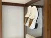2026 sapatilhas plissadas femininas salto grosso casuais estilo old money sapatos baixos de couro pequenos britânicos bico redondo pretos café