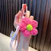 Llavero de Flor de Hilo Tejida al Crochet, Lindo Colgante de Flor para Bolso, Encanto de Peluche para Mochila y Teléfono, Pequeño Regalo al por Mayor