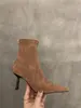 Botas ankle boots estilosas de bico fino estilo retrô, perfeitas com saias, apresentando um salto fino e um design inspirado no francês, nova coleção outono/verão 2025