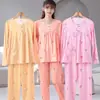 Outono de 2025 Novo Algodão Elástico Imitação Desenho Animado Roupas de Exterior Femininas Gola Redonda Manga Longa Conjunto de Calças para Casa 170g