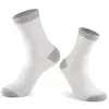 Calcetines Deportivos para Hombre Nuevos de Moda Absorbentes del Sudor Transpirables para Correr Casual Versátiles Estilo Universitario Estudiante Calcetines Largos