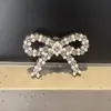 Pingentes de Sapato em Formato de Laço com Strass Prateado, com Acabamento de Alto Padrão, Apresentando Designs de Urso, Pérola e Coração, Presilhas de Sapato Integradas
