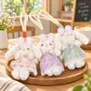 Vestido de crochê criativo, fofo e adorável com laço, apresentando um pequeno pingente de coelho, brinquedo de pelúcia, boneca, acessório de bolsa e chaveiro