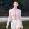 Nova Moda Roupas com Proteção Solar Feminina Verão Nylon Esportiva Protetor Solar Traje de Yoga Curto Gola Vertical Slim-fit Elástico Traje Protetor Solar