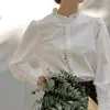 Camisa com gola de renda branca estilo francês para mulheres, nova blusa de gola alta estilo coreano outono 2026, top de manga comprida para sobreposição, estilo artístico
