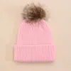 Chapéu redondo de tricô circular waffle de ponto duplo com bordas dobradas, cor sólida, moderno, versátil e quente, com pompom de pelo sintético de vison, para outono e inverno