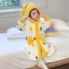 Roupão de fleece coral para meninas, novo estilo outono/inverno 2026, pijamas infantis espessos, roupa de casa de inverno para bebês meninas, roupão