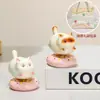 Gato Lindo Colgante Adorno Decorativo para Escritorio de Oficina, Gatito Giratorio de Dibujos Animados Regalo Creativo