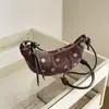 2026 Nova Bolsa de Axila de Bolinhas de Alto Valor Estilo Coreano para Mulheres Bolsa de Ombro Único de Ponta Moda Versátil Bolsa Meia-Lua para o Dia a Dia
