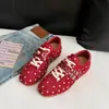 Zapatillas de entrenamiento alemanas de lunares estilo coreano para mujer, zapatillas casuales versátiles clásicas de suela plana con doble hebilla, puntera redonda, ligeras, lunares modernos
