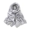 Cachecol de tricô de cashmere liso estilo coreano minimalista com design vazado, um acessório quente e estiloso para mulheres, perfeito para mantê-la aquecida no tempo frio