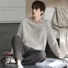 Pijama de algodón puro para hombre para otoño e invierno, nuevo estilo 2026, talla grande, corte holgado, casual, simple y se puede usar como ropa exterior, conjunto de ropa de estar para hombre