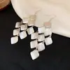 Brincos de Gancho de Metal Europeus e Americanos Transfronteiriços com Franjas em Rombos Foscos Brincos Simples da Moda Retrô Brincos de Luxo Leve de Alta Qualidade para Mulheres