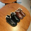 Botas de couro forradas com fleece para meninas, novo estilo outono/inverno, botas de algodão retrô e simples para meninas pequenas