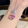 Collar colgante con corte de cielo estrellado parpadeante, superventas en transmisión en vivo, cadena de clavícula de lujo con incrustaciones de diamante de alto carbono, mica de litio púrpura, corte de flor de hielo, cuadrado grueso